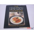 The Vegetarian Microwave Cookbook - Gail Duff