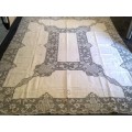 Striking large Italian linen tablecloth and 12 matching dinner serviettes