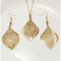 Elegant Gold Leave Themed Jewelry Set