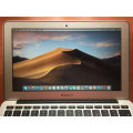 MacBook Air 11-inch, Early 2015 - 1,6 GHz, 4GB RAM, 128GB SSD - With Original Box and VGA Adapter