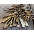 lots of vintage keys old key lot
