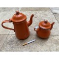 Vintage Douro retro teapot pair