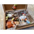 Vintage Xmas Christmas decoration ceramic with 3 German Xmas dwarfs hand made in trinket box