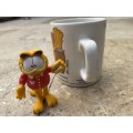 Garfield paws pvc figure with Garfield mug