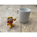 Garfield paws pvc figure with Garfield mug