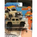 Hotwheels 2018 C Case  LAnd Rover Defender on Short.Card! German import, not available in SA shops!