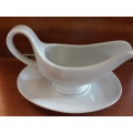 Concept Living White Gravy Boat , Jug and plate