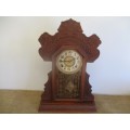 Very Collectable Antique Ingraham 8 Day Gingerhead Chiming Wind-Up Mantel Clock With Key   1800's