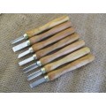 Nice Collection Of 21 Pieces Quality Wood Carving Knifes Plus Sharpening Stone, All In Wooden Tray