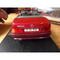 MAISTO MERCEDES 500 SL 1989 BURGUNDY  1/18  Scale