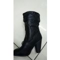 ** NEW WINTER STOCK ** COMFORTABLE THICK HEEL BOOTS* SIZE 5