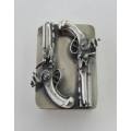 Novelty sterling snuff box with miniature duelling pistols