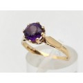 Purple amethyst solitiare ring (9ct gold)