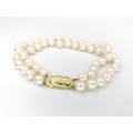 Elegant faux pearl bracelet with 9ct gold clasp