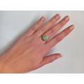 Round green ring (9ct gold)