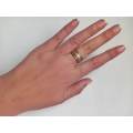 Vintage 9ct gold ring set with 11 diamonds