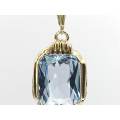 Beautiful 9ct blue topaz pendant
