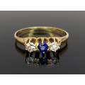 Vintage 18ct gold ring set with a blue sapphire and double diamonds
