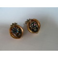 CLIP ONS IN GOLD COLOURED METAL WITH COLOURSTONE