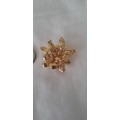 Stunning vintage faux pearl and diamante flower brooch beautiful