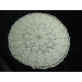 STUNNING HAND KNITTED VINTAGE COTTON DOILIE 37 CM