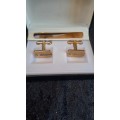 Gift set cuff links and tie clip
