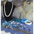VINTAGE : Lot of 8 Jewellery pieces : Turquoise, White, Imitation Pearls etc.