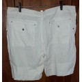 LADIES: WHITE SHORTS - MAKE: WOOLWORTHS - SIZE: 16