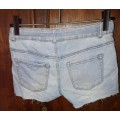 COVID 19 SPECIAL! LADIES: FADED BLUE DENIM SHORTS - MAKE: RT - SIZE: 28