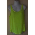 LADIES: GREEN TOP - MAKE: CHEROKEE EASY TO FIT - SIZE: S