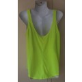 LADIES: GREEN TOP - MAKE: CHEROKEE EASY TO FIT - SIZE: S