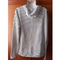 LADIES - WHITE AND BLACK HOODIE SWEATER TOP - MAKE - IMAGE ACTIVE - SIZE - 38