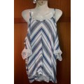 LADIES - BLUE AND WHITE TOP - MAKE - NO MAKE - SIZE - NO SIZE LOOKS BIG