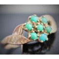 UNUSUAL GREEN TURQUOISE FLOWER CLUSTER 9ct YELLOW GOLD RING. VINTAGE PIECE LONDON 1966 DATE MARK