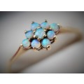DELICATE VINTAGE OPAL FLORAL CLUSTER 9ct YELLOW GOLD RING. LONDON ASSAY 1992.  BEAUTIFUL IRIDESCENCE