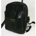 ELLINGTON BLACK LEATHER HANDBAG. PERFECT FOR SMALL ITEMS "ON THE MOVE". COMES IN DUSTCOVER