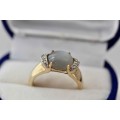 CONTEMPORARY DIAMOND AND CHALCEDONY YELLOW GOLD RING. 3,52 grams!
