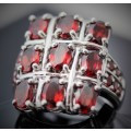 GLAMOROUS LARGE GARNET STERLING SILVER RING. 925 A HEAVY 8,5g! BOLD CHECKERBOARD DESIGN