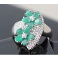 STUNNING REAL EMERALD & WHITE PAVÉ STONES STERLING SILVER RING STRONG COLOUR CONTRAST MODERN APPEAL