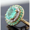 STUNNING VINTAGE ENGLISH 1,1 carat EMERALD AND DIAMOND 9CT YELLOW AND WHITE GOLD RING. 375