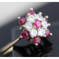 SHOWY VINTAGE CLUSTER RED SPINEL AND CUBIC ZIRCONIA 9CT YELLOW GOLD RING - BEAUTIFUL COLOUR CONTRAST