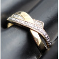 VINTAGE CROSSOVER 9CT YELLOW AND WHITE GOLD RING DIAMOND ACCENTS. *JEWELLER EVALUATION R4'360*