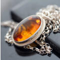 VINTAGE STERLING SILVER AND BALTIC AMBER PENDANT NECKLACE. 925. GOOD WEIGHT 7,18 grams