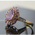 GLAMOROUS VINTAGE AMETHYST 9CT YELLOW GOLD RING. 375. DIAMOND ACCENTS