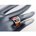 UNUSUAL GEOMETRIC BALTIC AMBER AND STERLING SILVER RING. RED, GREEN AND YELLOW AMBER! 925