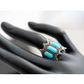 STRIKING VINTAGE PEBBLED TURQUOISE AND RUBY STERLING SILVER RING. 925. LARGE DOMED RING HEAD.