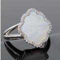BEAUTIFUL MOTHER OF PEARL STERLING SILVER RING ACCENTED WITH CUBIC ZIRCONIA. 925