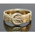 VINTAGE 9CT YELLOW GOLD 'BELT' RING WITH AN INTRICATE DESIGN. 375. COLLECTABLE!