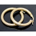 CLASSIC VINTAGE ENGLISH 9CT YELLOW GOLD HOOP EARRINGS WITH TWISTED DETAIL. GOOD SIZE 25 mm DIAMETER
