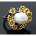 UNUSUAL HANDCRAFTED NATURAL PEARL CABOCHON GUNMETAL-& GOLDHUED STERLING SILVER LARGE RAISED DESIGN